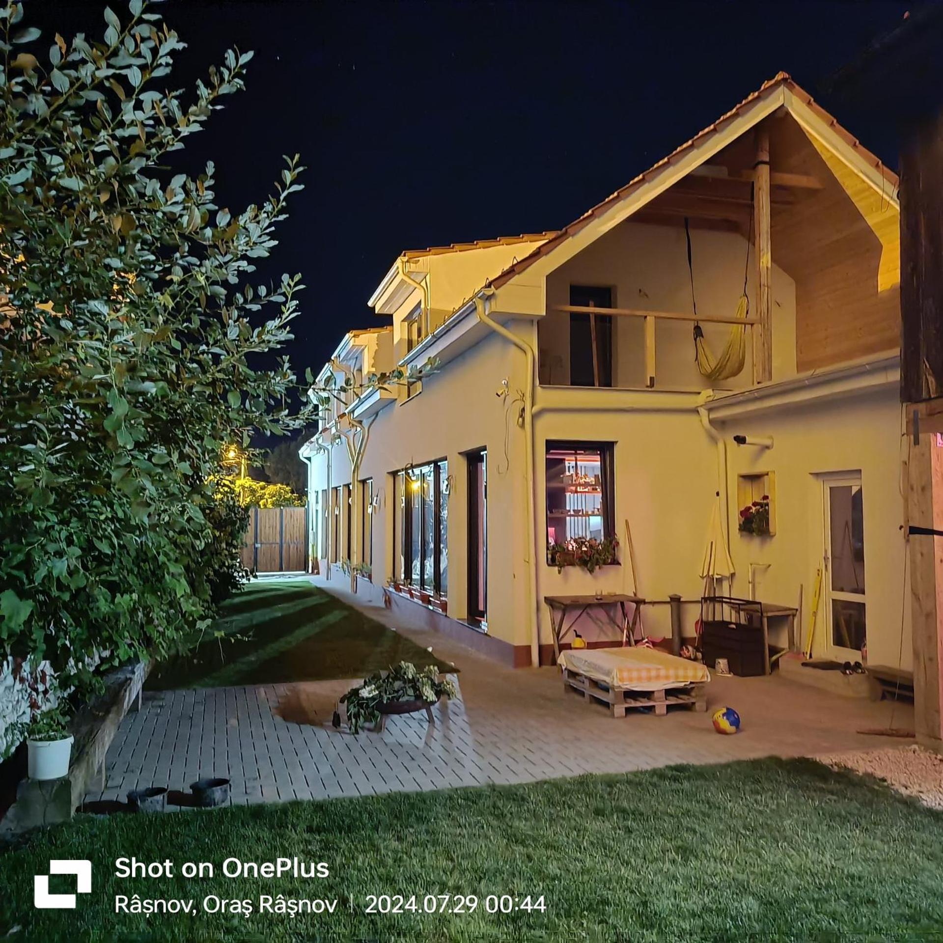 Imperfect House Hotel Rîşnov Ngoại thất bức ảnh