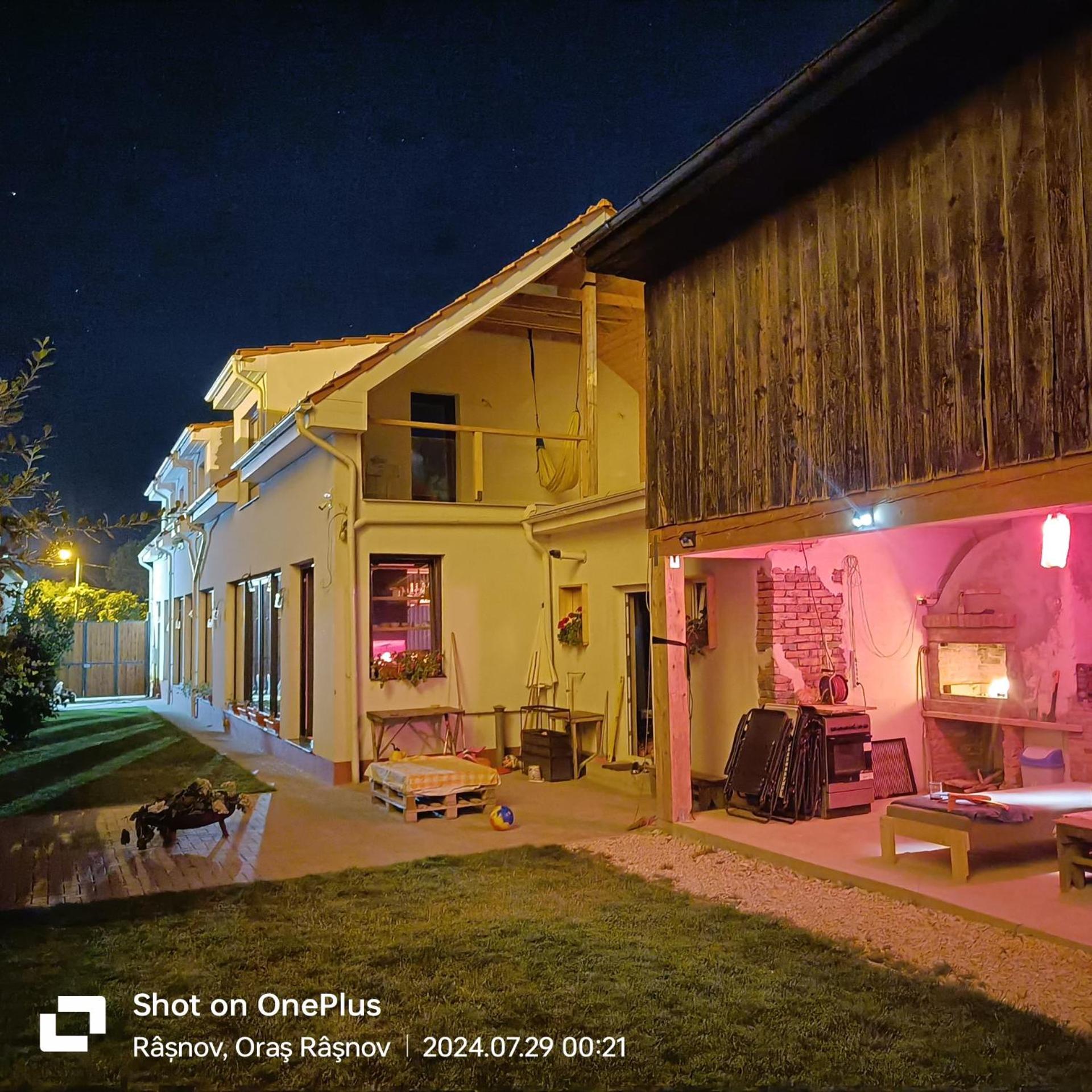 Imperfect House Hotel Rîşnov Ngoại thất bức ảnh